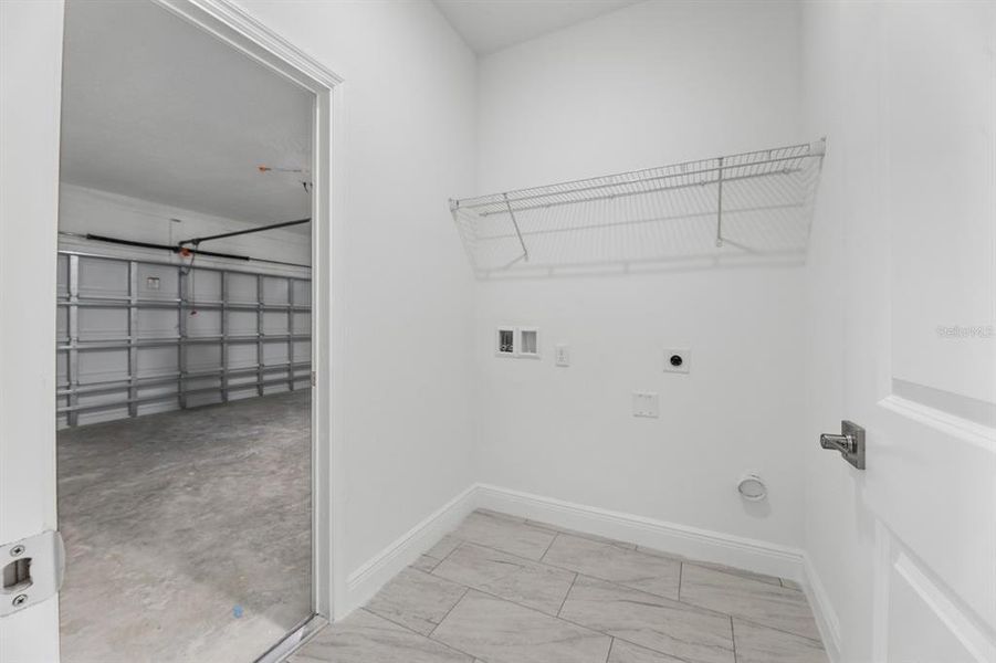 Spacious, unfurnished interior of a new home in , Citrus Springs (Image 57).