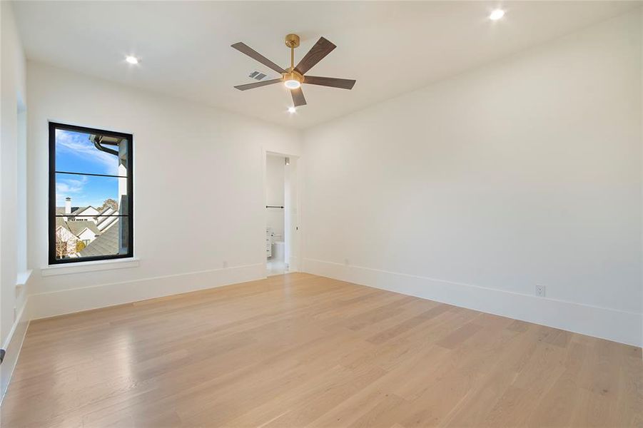Spacious, unfurnished interior of a new home in , Dallas (Image 35).