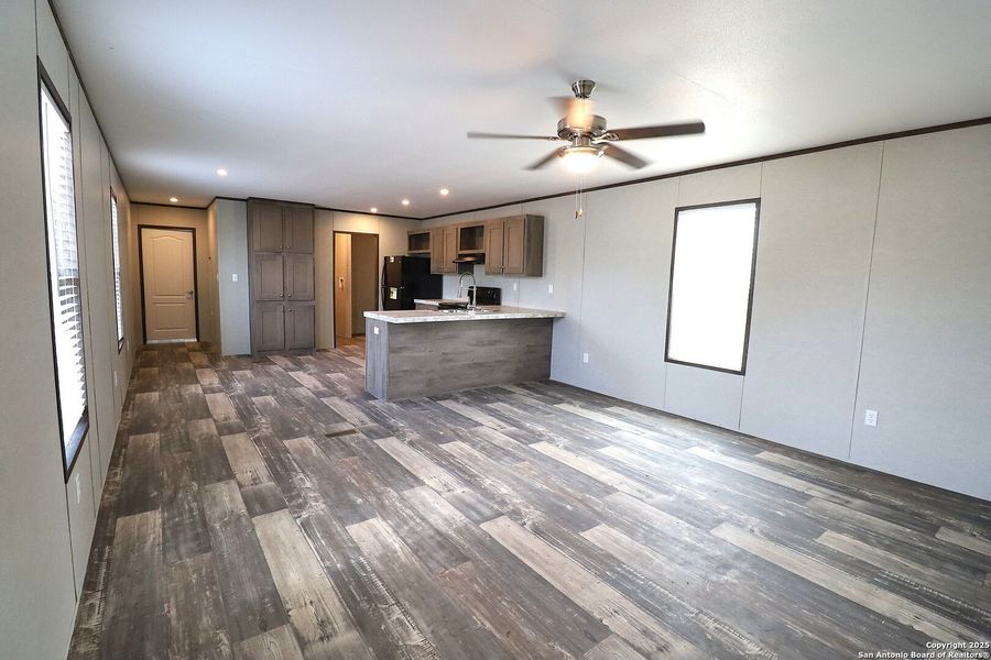 Spacious, unfurnished interior of a new home in , Poteet (Image 10).