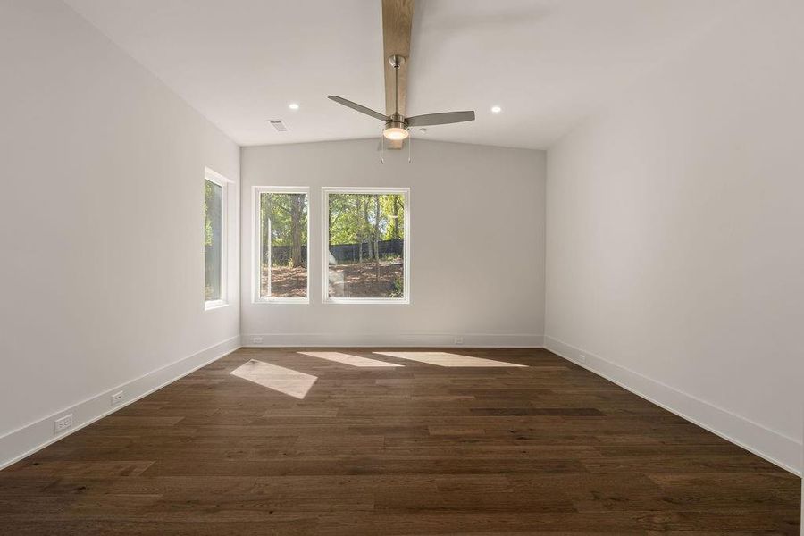 Spacious, unfurnished interior of a new home in Aster, Roswell (Image 23).