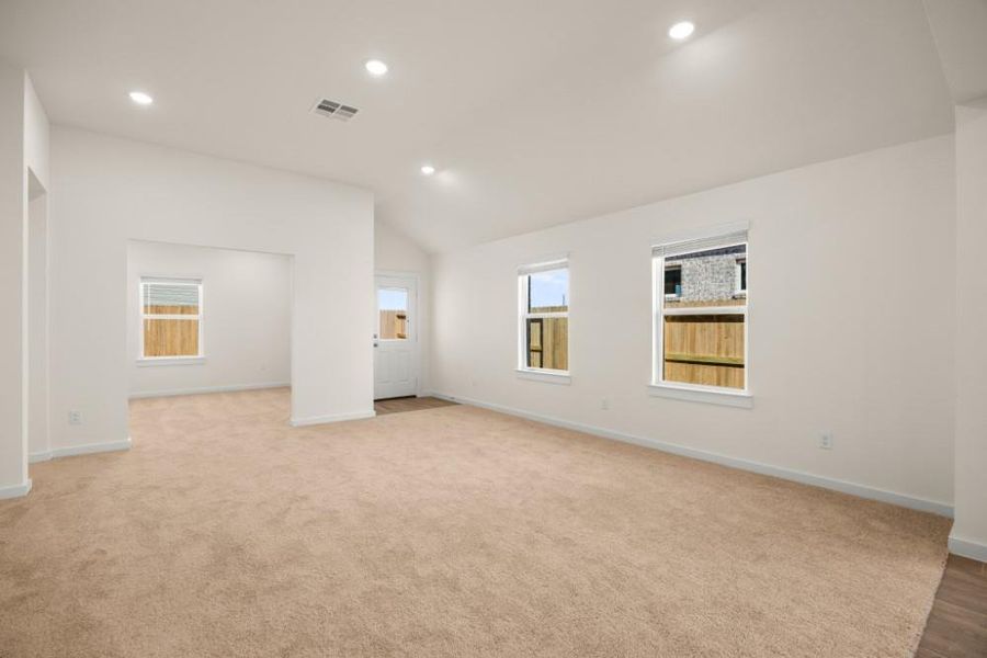 Spacious, unfurnished interior of a new home in Ashland, Angleton (Image 15).