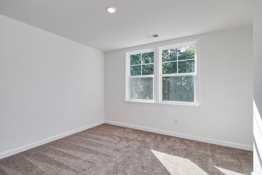 Spacious, unfurnished interior of a new home in Arcadia, Myrtle Beach (Image 38).