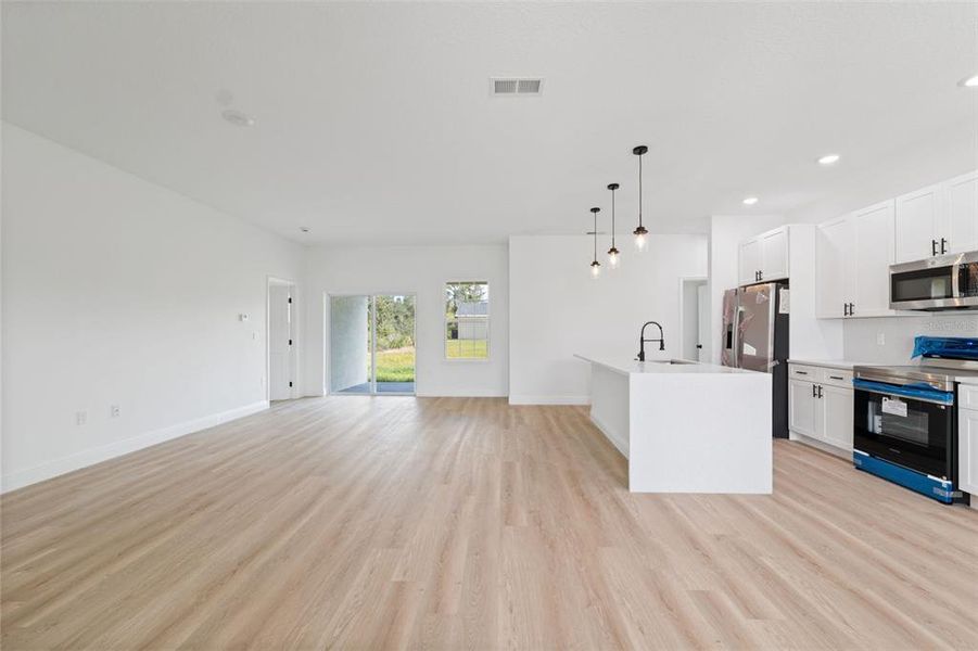 Spacious, unfurnished interior of a new home in , Ocala (Image 13).