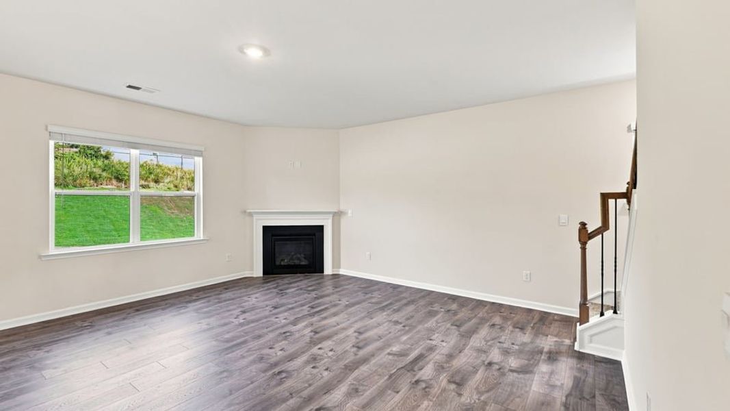 Spacious, unfurnished interior of a new home in Chestnut Ridge, Greenville (Image 24).