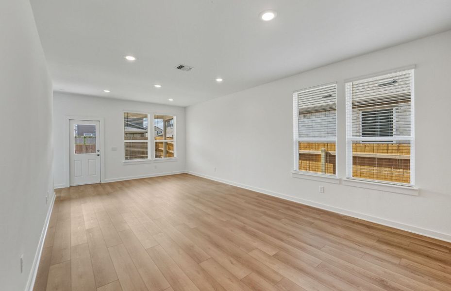 Spacious, unfurnished interior of a new home in Crosswinds, Kyle (Image 29).