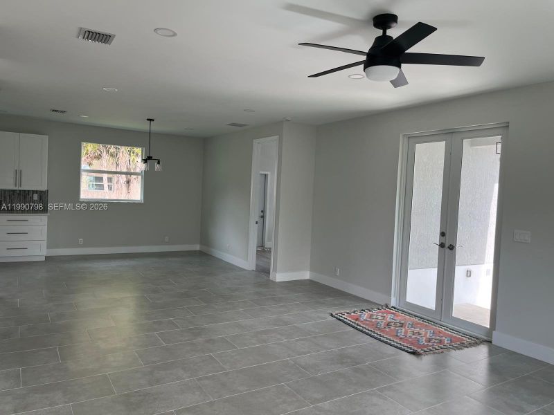 Spacious, unfurnished interior of a new home in , Hollywood (Image 6).