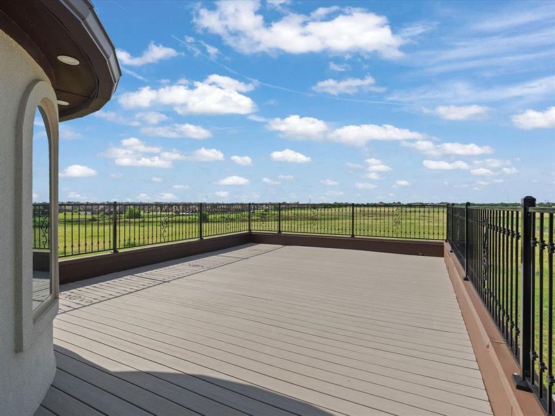 Exterior details and patio area of a home in , Krum (Image 20).
