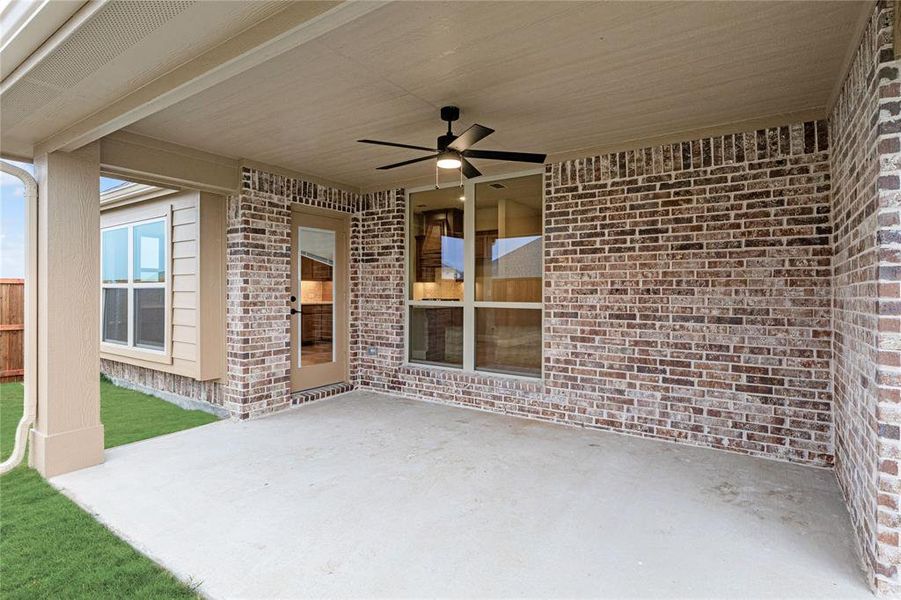 Exterior details and patio area of a home in Stone River Glen 60s, Royse City (Image 4).