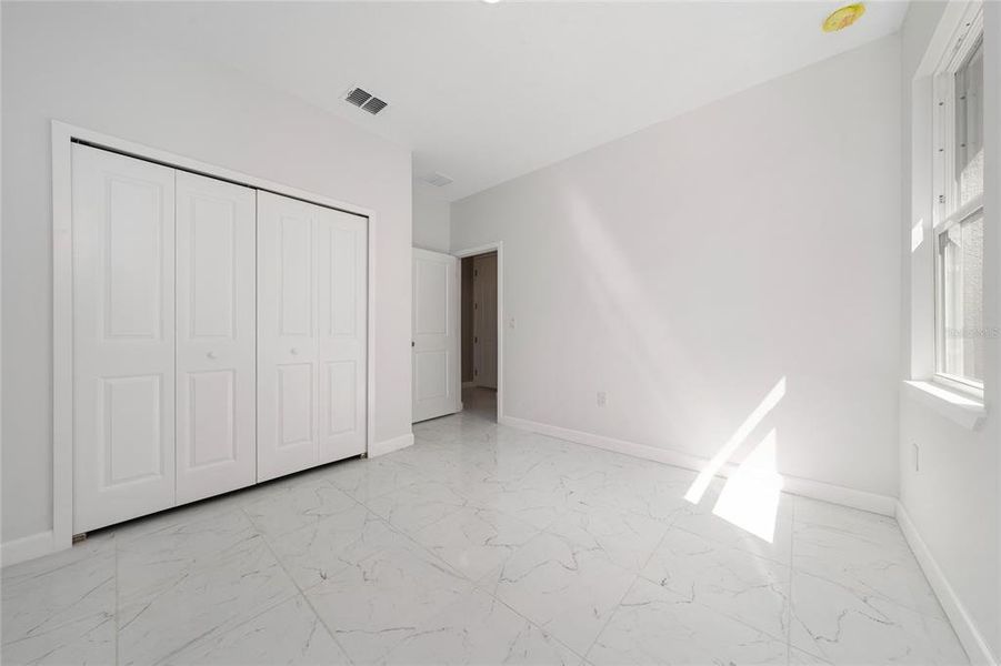 Spacious, unfurnished interior of a new home in , Orlando (Image 12).