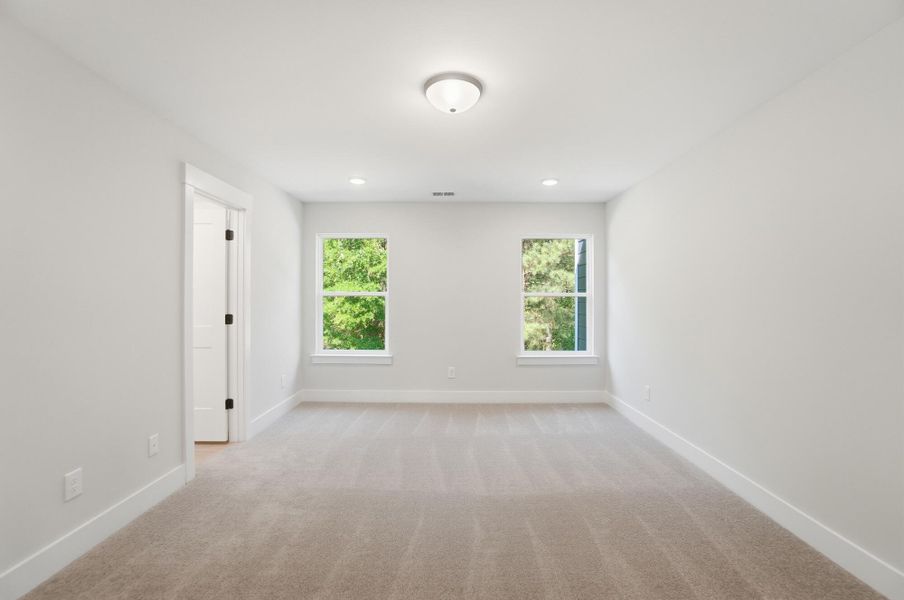 Spacious, unfurnished interior of a new home in Blythe Mill Townhomes, Waxhaw (Image 22).