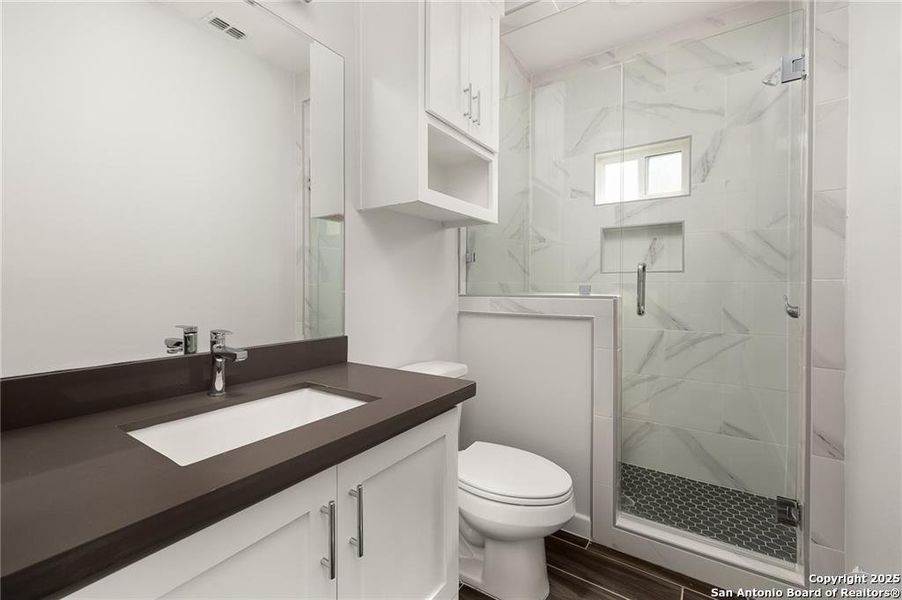 Furnished interior view inside a new home in , Weslaco (Image 2).