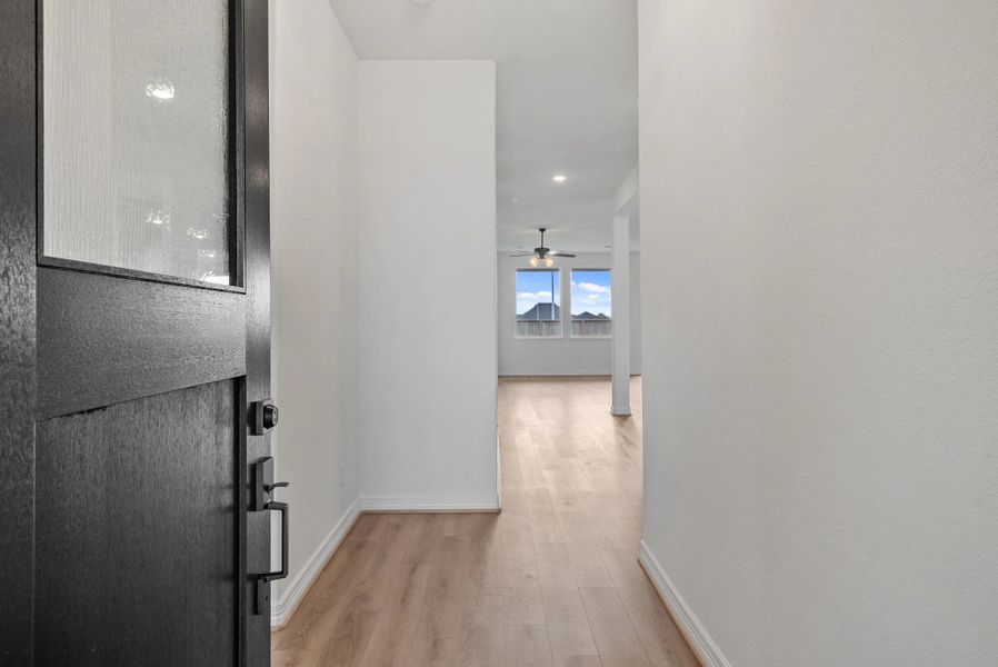 Spacious, unfurnished interior of a new home in Ashland, Angleton (Image 11).