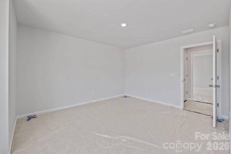 Spacious, unfurnished interior of a new home in McFarland Estates, York (Image 22).