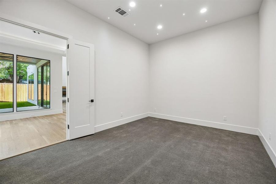 Spacious, unfurnished interior of a new home in , Dallas (Image 20).