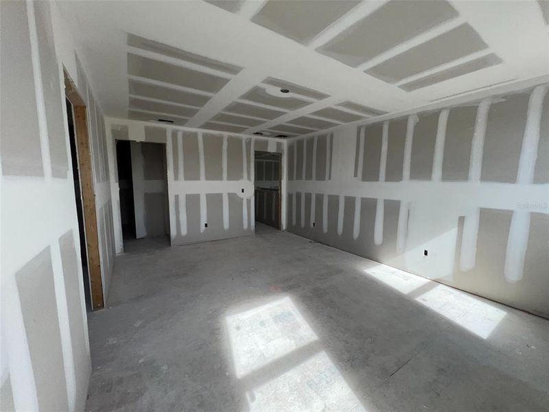 Spacious, unfurnished interior of a new home in Hawks Run, Kissimmee (Image 4).