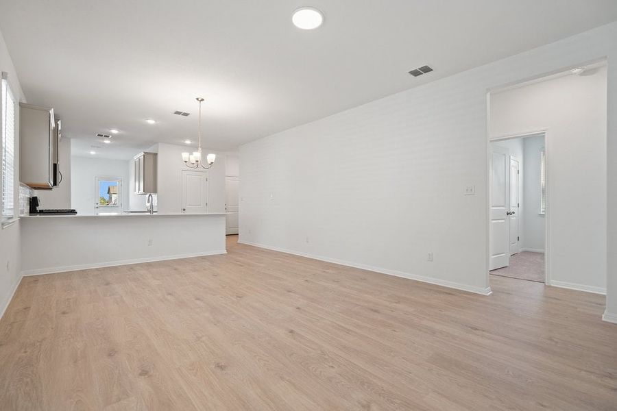 Spacious, unfurnished interior of a new home in Porter Country, Kyle (Image 22).