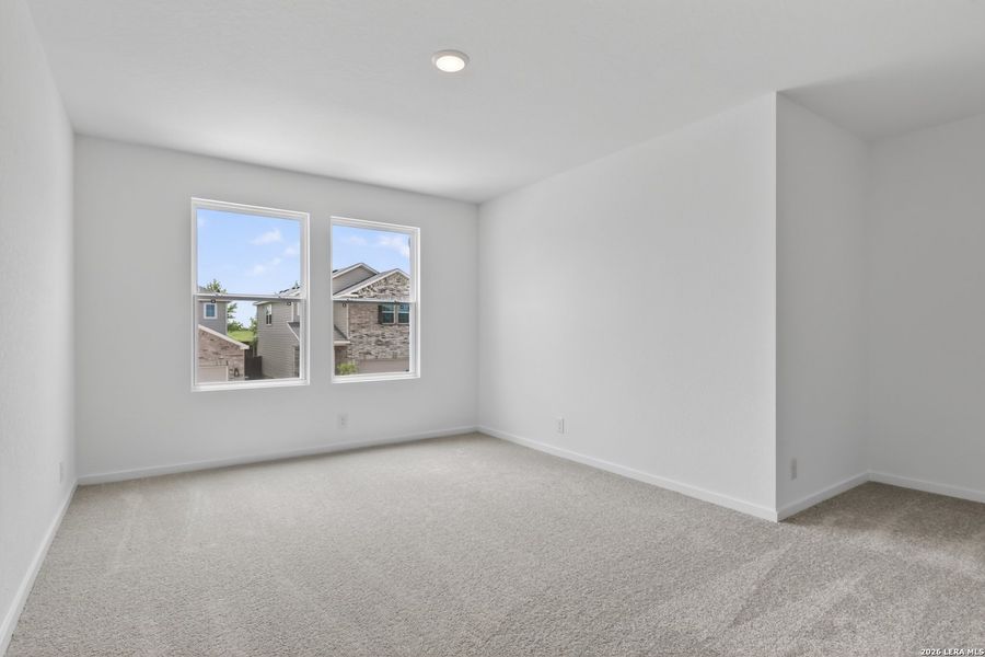 Spacious, unfurnished interior of a new home in Hennersby Hollow, San Antonio (Image 20).
