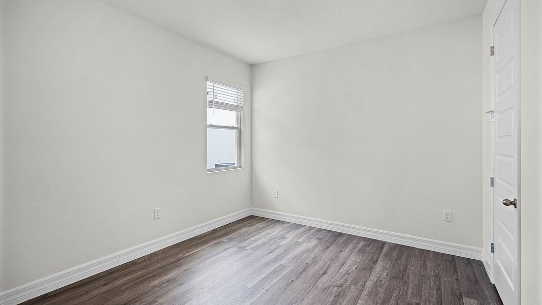 Spacious, unfurnished interior of a new home in Harmony on Lake Eloise, Winter Haven (Image 23).
