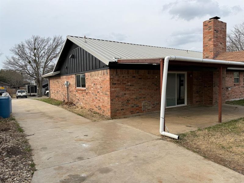 Exterior details and patio area of a home in , Joshua (Image 22).