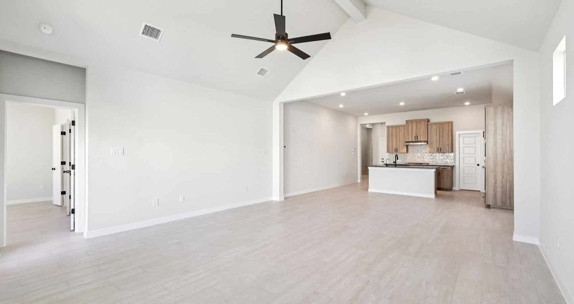 Spacious, unfurnished interior of a new home in Trace, San Marcos (Image 23).