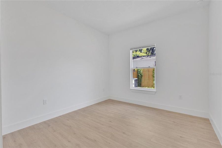 Spacious, unfurnished interior of a new home in , Orlando (Image 27).