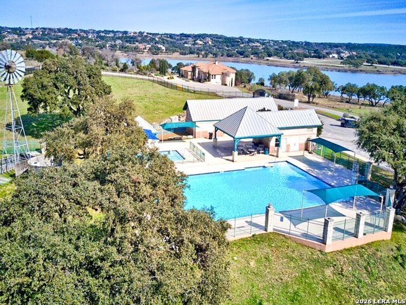 Community amenities in , Spring Branch (Image 39).