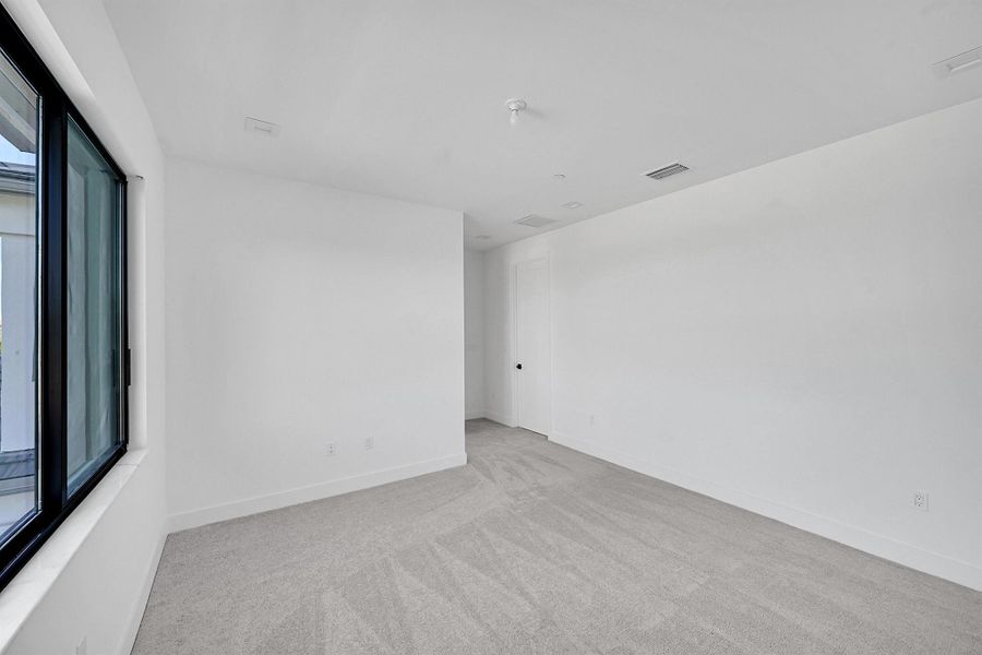 Spacious, unfurnished interior of a new home in Apex at Avenir, Palm Beach Gardens (Image 46).