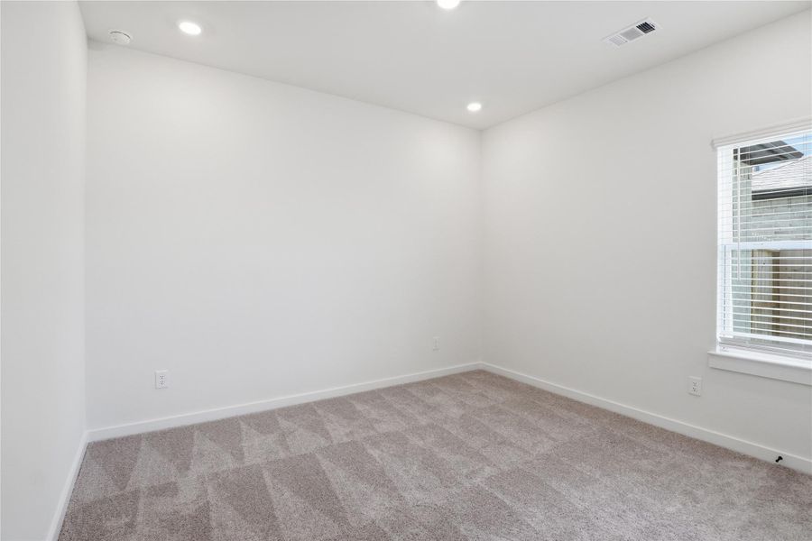 Spacious, unfurnished interior of a new home in Foxtail Palms, Manvel (Image 32).