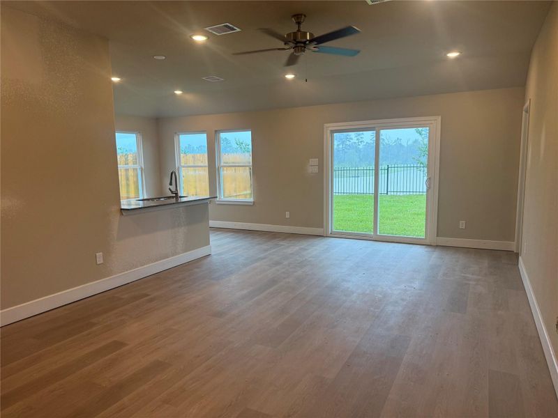 Spacious, unfurnished interior of a new home in Crockett Meadows, Conroe (Image 5). Spacious, unfurnished interior of a new home in Crockett Meadows, Conroe (Image 5).