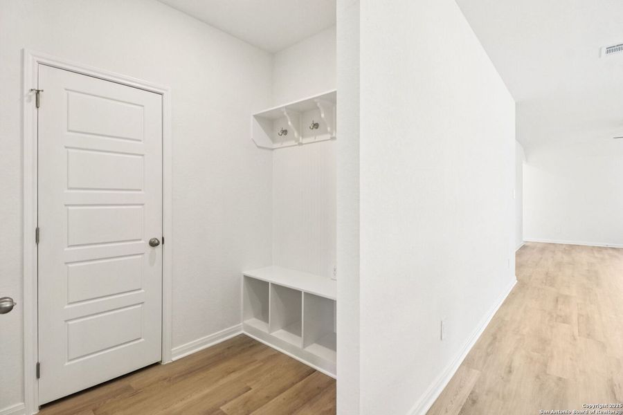 Spacious, unfurnished interior of a new home in Catalina, Converse (Image 31).