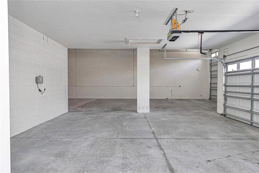 Spacious, unfurnished interior of a new home in , Dunnellon (Image 22).