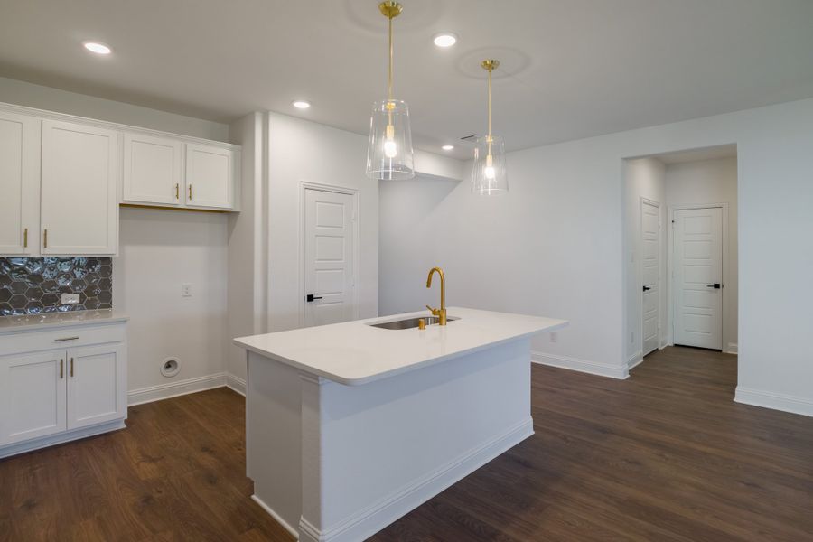 Furnished interior view inside a new home in Goodland, Venus (Image 7).