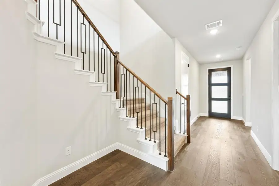 Spacious, unfurnished interior of a new home in Willow Wood, McKinney (Image 35).