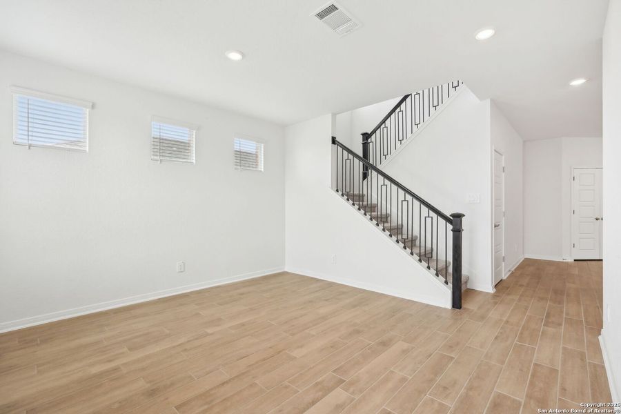 Spacious, unfurnished interior of a new home in Carmel Ranch, Schertz (Image 43).