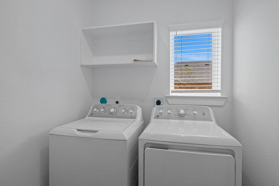 Furnished interior view inside a new home in Meridiana, Iowa Colony (Image 10).