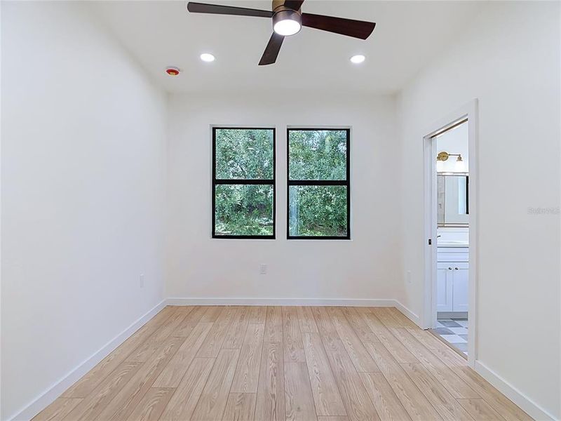 Spacious, unfurnished interior of a new home in , Tampa (Image 24).