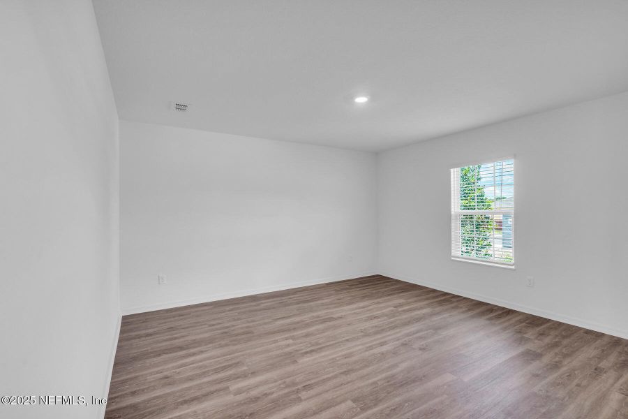 Spacious, unfurnished interior of a new home in Rolling Hills, Green Cove Springs (Image 16).