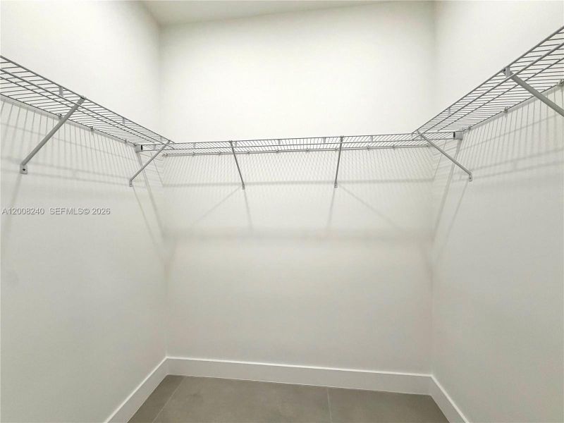 Spacious, unfurnished interior of a new home in , Naples (Image 33).