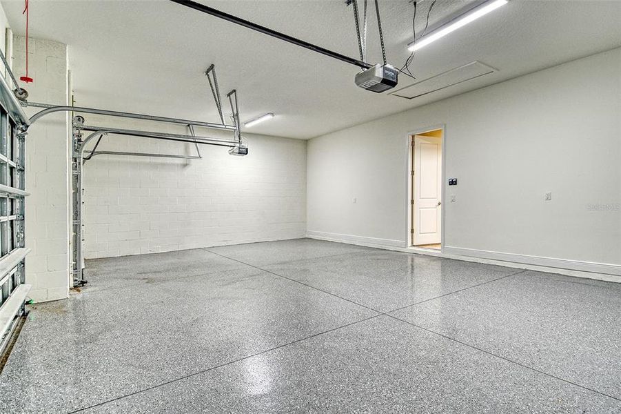 Spacious, unfurnished interior of a new home in Canoe Creek, Parrish (Image 27).