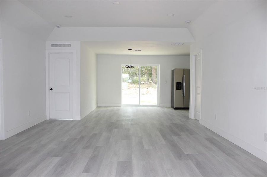 Spacious, unfurnished interior of a new home in , Spring Hill (Image 17).