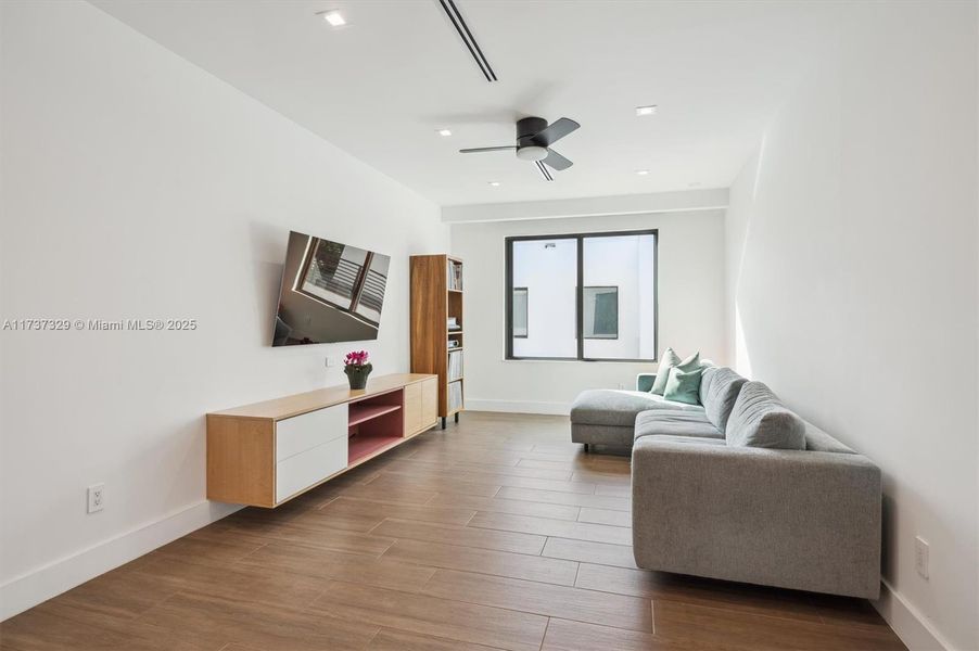 Loft/Family Room