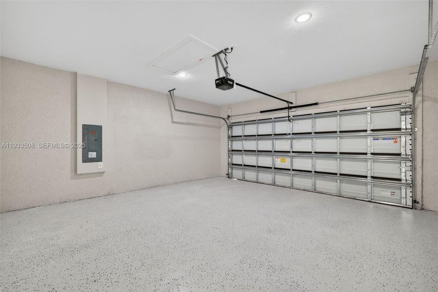 Spacious, unfurnished interior of a new home in , Lehigh Acres (Image 25).