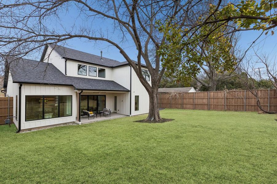 Exterior details and patio area of a home in , Dallas (Image 25).