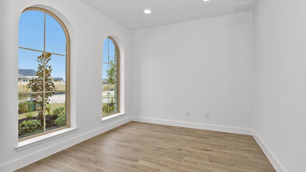 Spacious, unfurnished interior of a new home in Legacy, League City (Image 12).