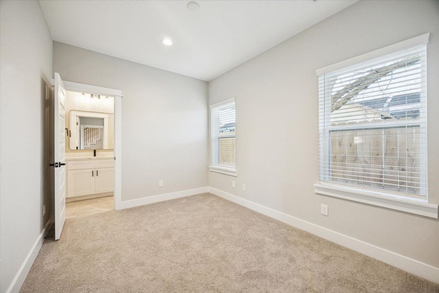 Spacious, unfurnished interior of a new home in , Houston (Image 22).