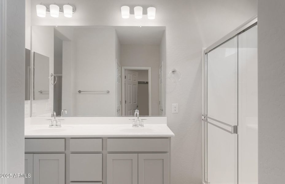 Owner's Bathroom Owner's Bathroom