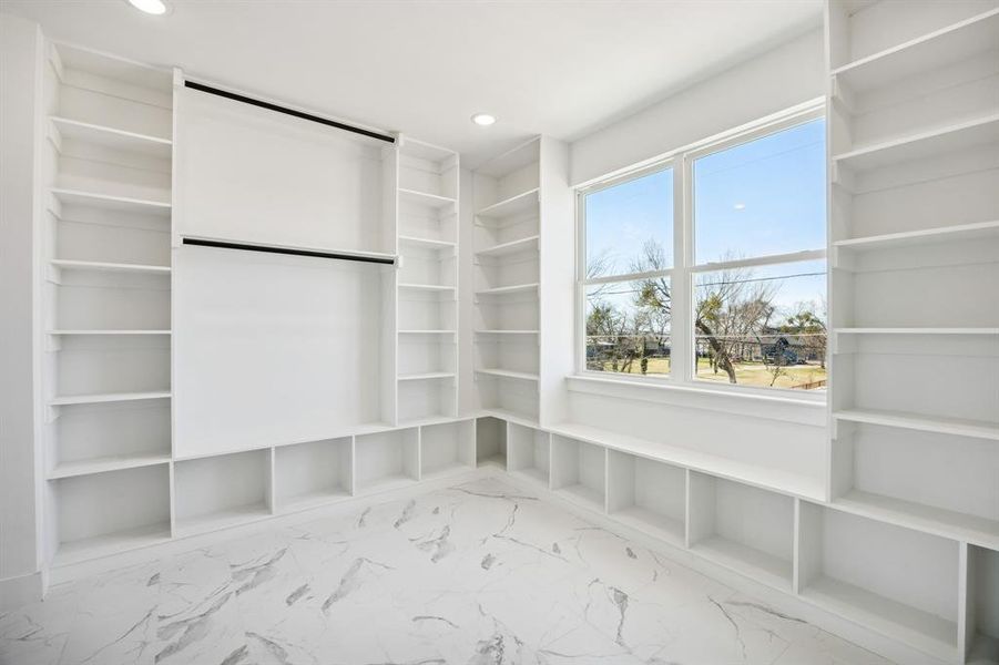 Spacious, unfurnished interior of a new home in , Dallas (Image 29).
