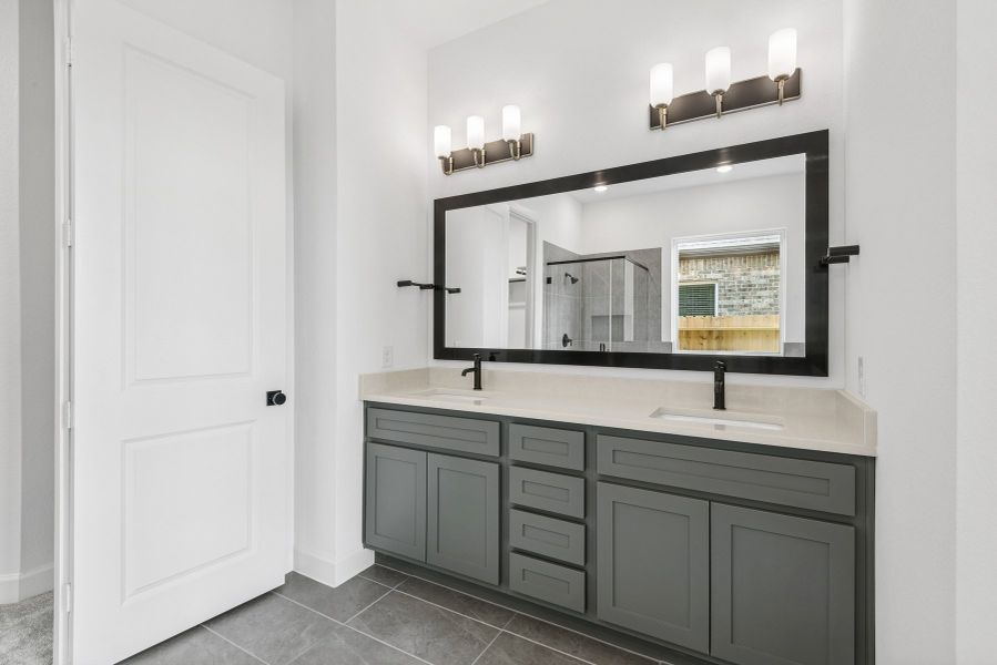 The Carolcrest - Owner's Bath The Carolcrest - Owner's Bath