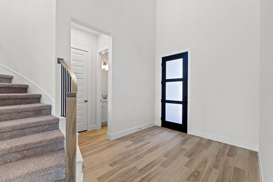 Spacious, unfurnished interior of a new home in Lariat, Liberty Hill (Image 30).