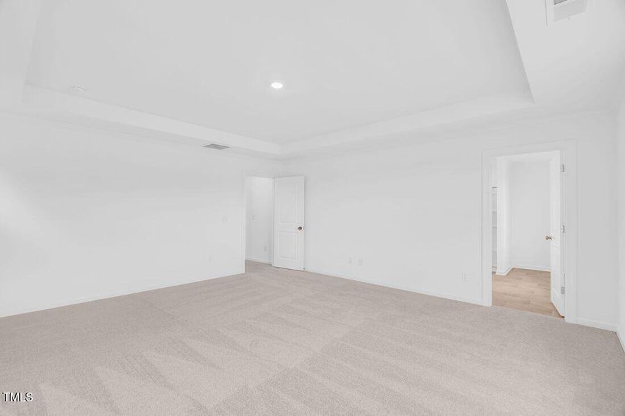 silverstone-master-bedroom-02 silverstone-master-bedroom-02